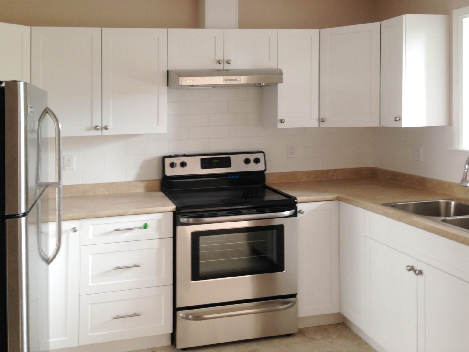 Modern Shaker White Kitchen Cabinets C10 (Limited Low Stock) - DKBC